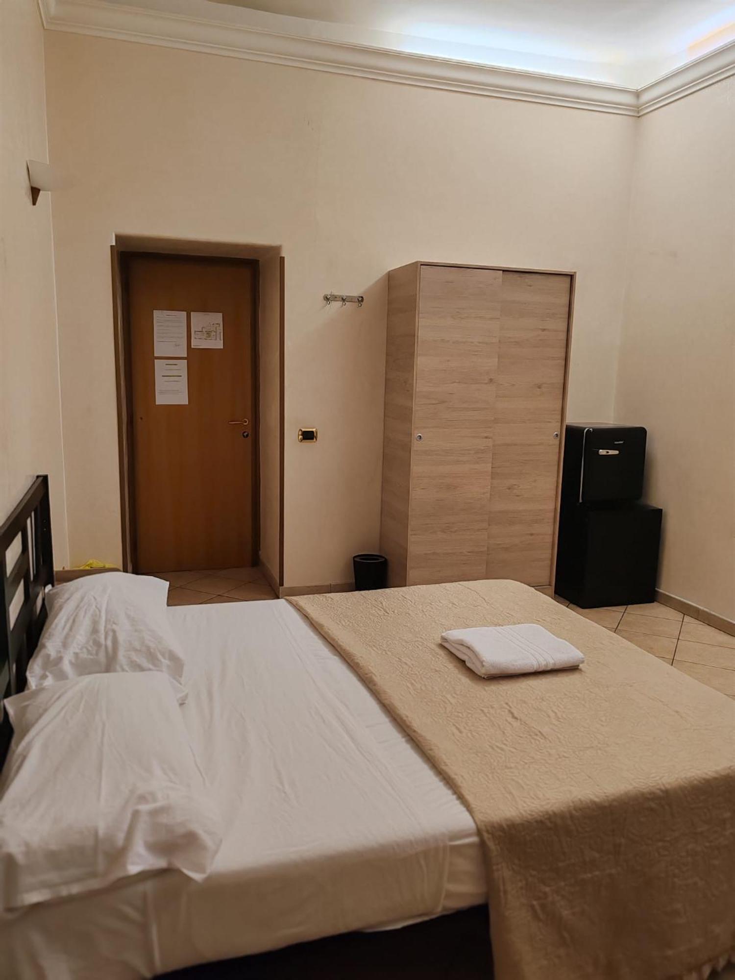 B&B Piazza Ragusa Рим Экстерьер фото